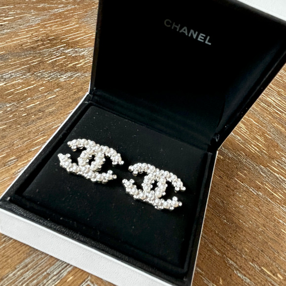 925 Silver Crystal Man Made Pearls CC Luxury Logo Earrings Gorgeous - Picture 2 of 4